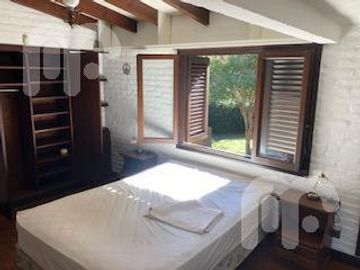 VENTA CASA 5 DORMITORIOS EN VILLA ELISA