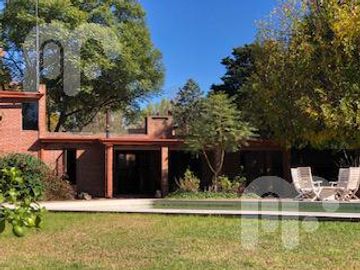 VENTA CASA 5 DORMITORIOS EN VILLA ELISA