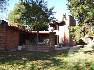 VENTA CASA 5 DORMITORIOS EN VILLA ELISA