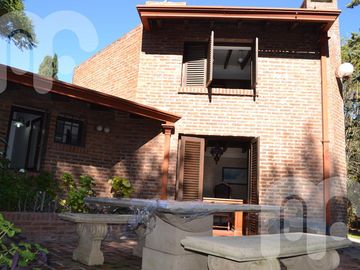 VENTA CASA 5 DORMITORIOS EN VILLA ELISA
