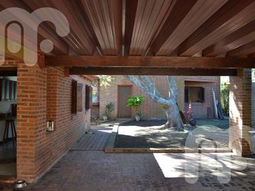 VENTA CASA 5 DORMITORIOS EN VILLA ELISA