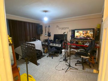 ¡Imperdible Venta! Casa de 4 Dormitorios en Santiago.
