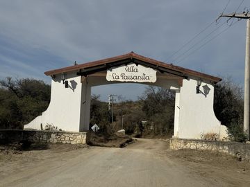 Cabaña en venta con bajada al rio