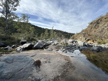 Cabaña en venta con bajada al rio