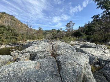 Cabaña en venta con bajada al rio