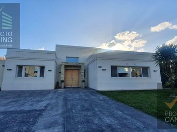 Casa en  Venta en Canning Barrio Don Joaquín