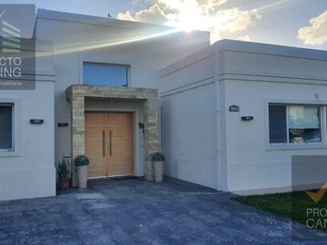 Casa en  Venta en Canning Barrio Don Joaquín