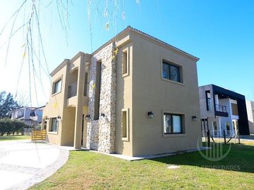 Casa en  Principado - Canning