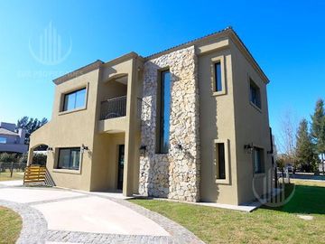 Casa en  Principado - Canning