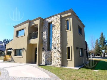 Casa en  Principado - Canning