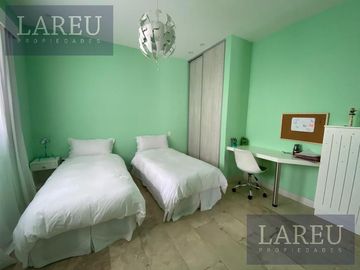 Impecable Casa en Venta con renta - Las Liebres