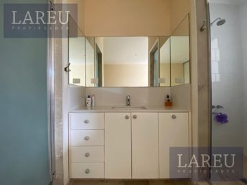 Impecable Casa en Venta con renta - Las Liebres