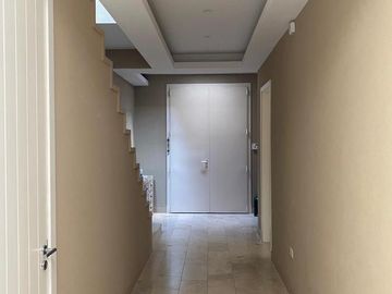 Impecable Casa en Venta con renta - Las Liebres
