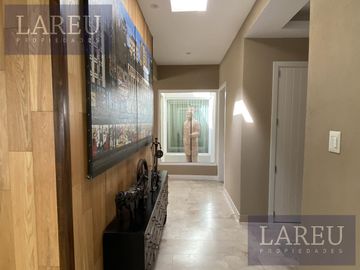 Impecable Casa en Venta con renta - Las Liebres