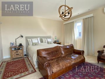 Impecable Casa en Venta con renta - Las Liebres