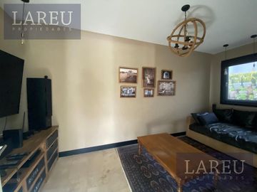 Impecable Casa en Venta con renta - Las Liebres