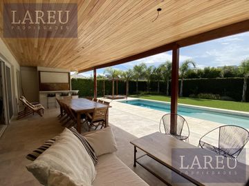 Impecable Casa en Venta con renta - Las Liebres