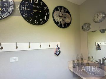 Impecable Casa en Venta con renta - Las Liebres