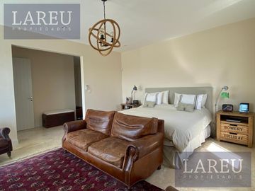 Impecable Casa en Venta con renta - Las Liebres