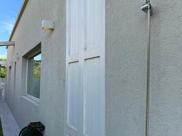 Impecable Casa en Venta con renta - Las Liebres