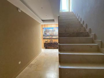 Impecable Casa en Venta con renta - Las Liebres