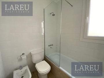 Impecable Casa en Venta con renta - Las Liebres