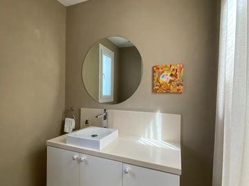 Impecable Casa en Venta con renta - Las Liebres