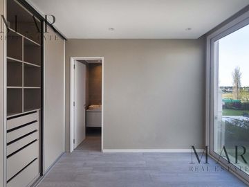 Casa en Venta en El Golf, Nordelta. Salida a la laguna