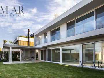 Casa en Venta en El Golf, Nordelta. Salida a la laguna