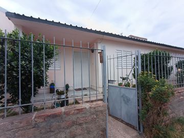 Casa en NEUQUÉN CAPITAL 3 dormitorios y amplio patio