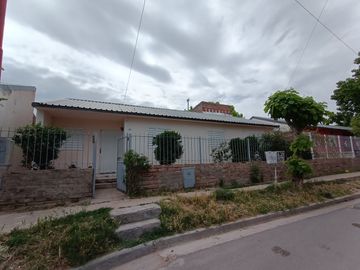 Casa en NEUQUÉN CAPITAL 3 dormitorios y amplio patio