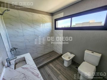 Casa de 4 ambientes en venta en el barrio San Pablo, Pilar