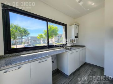 Casa de 4 ambientes en venta en el barrio San Pablo, Pilar