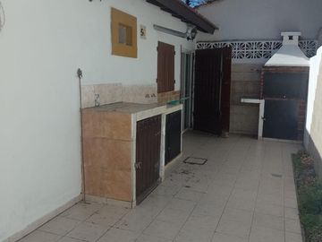 Casa Duplex en Mar Del Tuyu - 2 dormitorios - patio con parrilla - APTO CREDITO