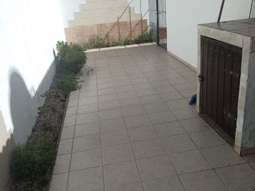 Casa Duplex en Mar Del Tuyu - 2 dormitorios - patio con parrilla - APTO CREDITO
