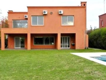 Casa en venta en barrio San Isidro Labrador, Villanueva, Tigre.