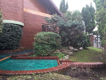Venta de Chalet 4 Amb. en 2 Plantas S/Lote 500Mts.   Villa Lugano - Excelente Estado
