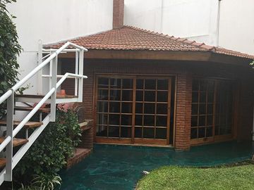 Venta de Chalet 4 Amb. en 2 Plantas S/Lote 500Mts.   Villa Lugano - Excelente Estado