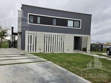Casa 5 ambientes vista laguna, en venta - Barrio Sebastian Gaboto - Pueblos del Plata
