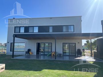Casa 5 ambientes vista laguna, en venta - Barrio Sebastian Gaboto - Pueblos del Plata