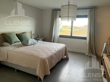 Casa 5 ambientes vista laguna, en venta - Barrio Sebastian Gaboto - Pueblos del Plata