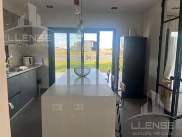 Casa 5 ambientes vista laguna, en venta - Barrio Sebastian Gaboto - Pueblos del Plata