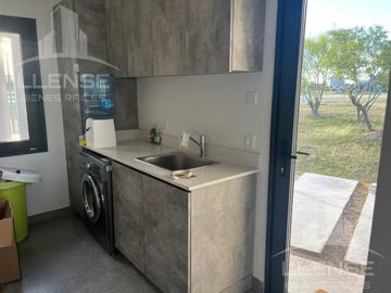 Casa 5 ambientes vista laguna, en venta - Barrio Sebastian Gaboto - Pueblos del Plata