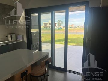 Casa 5 ambientes vista laguna, en venta - Barrio Sebastian Gaboto - Pueblos del Plata
