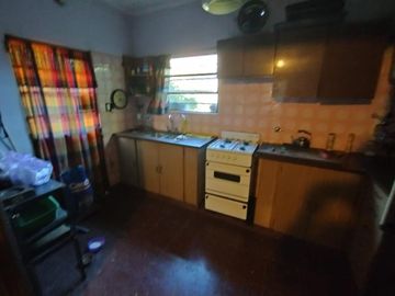 Casa en venta - 3 dormitorios 2 baños 2 locales - Cochera - 300mts2 - San Carlos, La Plata
