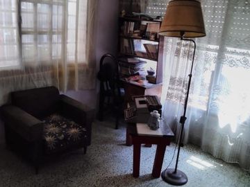 Casa en venta - 3 dormitorios 2 baños 2 locales - Cochera - 300mts2 - San Carlos, La Plata