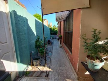 Casa en venta - 3 dormitorios 2 baños 2 locales - Cochera - 300mts2 - San Carlos, La Plata