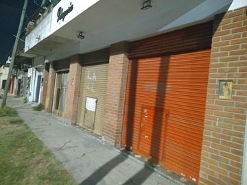 Casa en venta - 3 dormitorios 2 baños 2 locales - Cochera - 300mts2 - San Carlos, La Plata