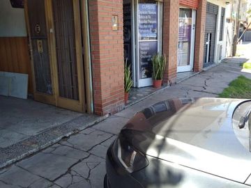 Casa en venta - 3 dormitorios 2 baños 2 locales - Cochera - 300mts2 - San Carlos, La Plata
