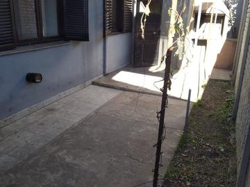 Casa en venta - 3 dormitorios 2 baños 2 locales - Cochera - 300mts2 - San Carlos, La Plata